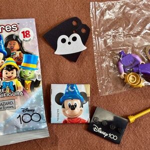 The Queen, Disney 100 with Stand, Accessories, Pamphlet & Bag dis109